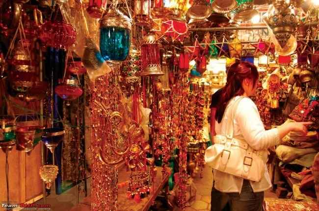 Janpath Market New Delhi India View Images Timing And Reviews Tripoto People prefer to buy there specific things like cloths janpath is one of the most famous markets for tourists in new delhi. janpath market new delhi india view