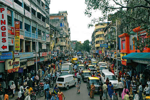 15 Wholesale Markets In Mumbai Where To Shop For Clothes Electronics Cosmetics And More Tripoto Mumbai central on ihaldatuim majutuskoht, kui peatute mumbais. 15 wholesale markets in mumbai where