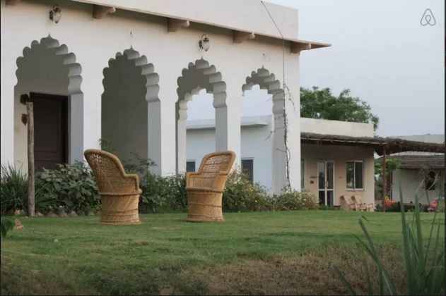 9 Tourist Places Near Delhi Within 100 Kms For A Quick Holiday Tripoto Taj mahal, built by shah jahan for mumtaz mahal, his wife, is situated in agra, around 210. 9 tourist places near delhi within 100