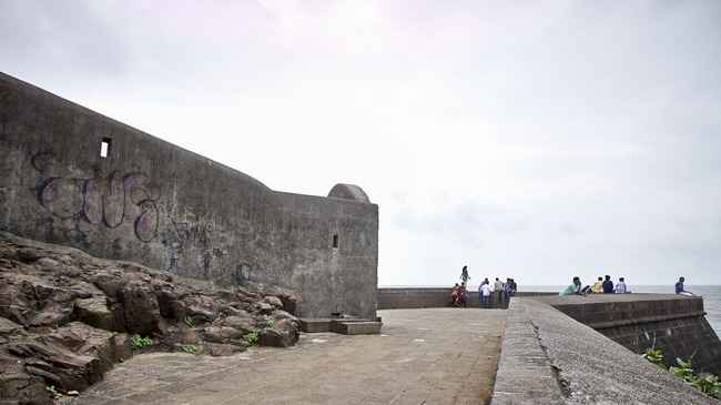 12 Romantic Places In Mumbai For Couples Tripoto It is a popular hangout spot, a jogging track. romantic places in mumbai for couples