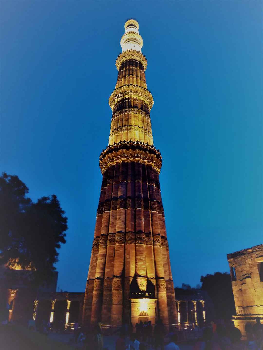 Glowing Qutub Minar, Delhi - Tripoto