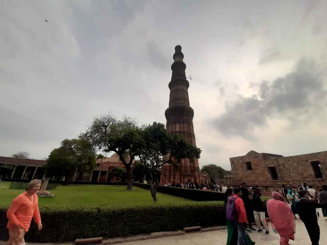 Qutub Minar - Lesser known facts about worlds tallest brick minaret -  Tripoto