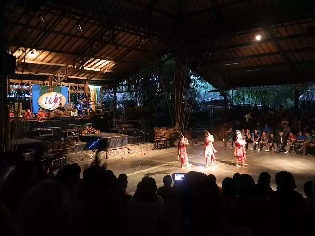 Photo of When in Bandung,you 