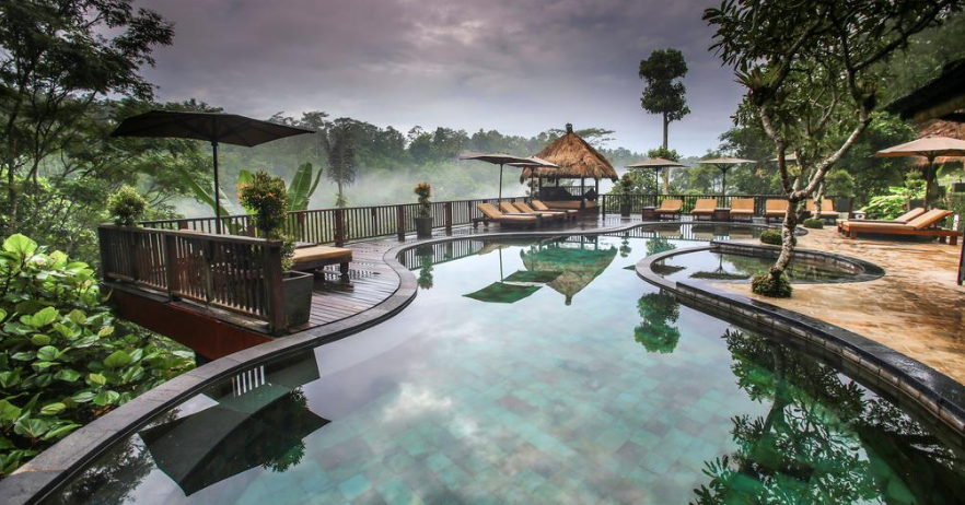 Photo of Live in a doorway to