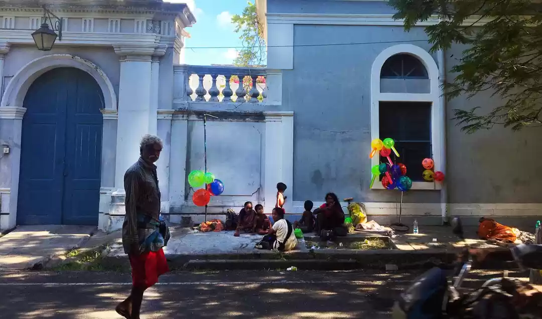 Photo of Inside White Town #p