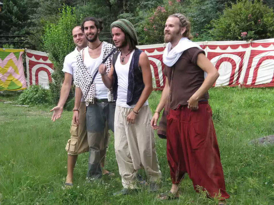 Photo of इन 8 रंगीन जगहों पर