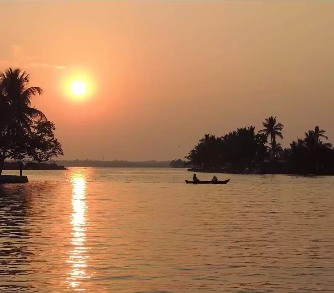 Photo of Kadamakkudy, Unknown
