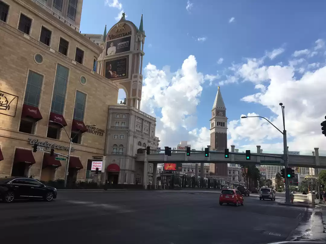 Staying at The Venetian in Las Vegas • The Blonde Abroad
