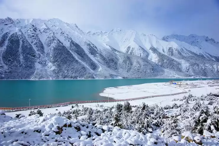 Photo of बर्फीली नदी पर कुछ र