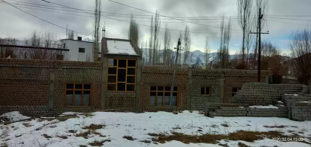 Photo of बर्फीली नदी पर कुछ र