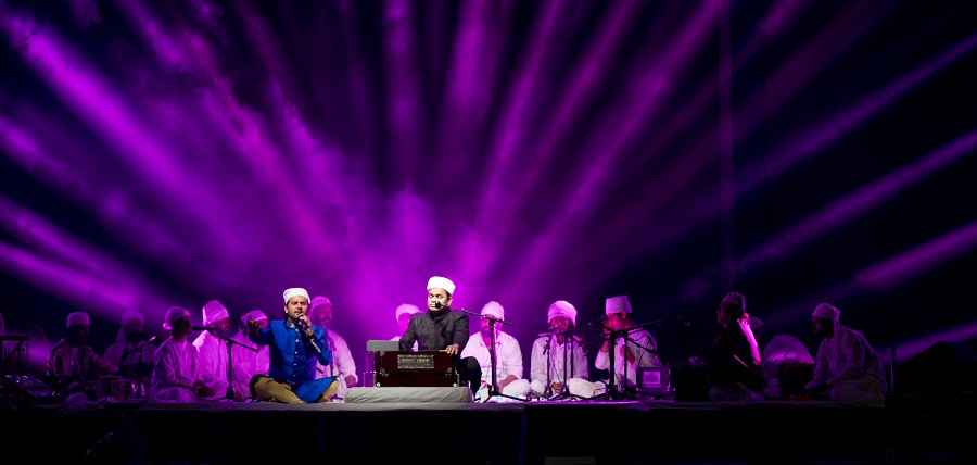 Ar Rahman Is Playing Live In Delhi This Is How You Can Grab Early Bird Offers Tripoto Gima awards nominated singer vijay prakash sharma after being the winner of jio ar rahman contest has got the privilege to open for living legend mr ar rahman.