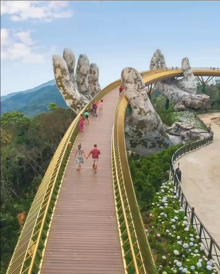 Photo of Golden bridge in ba 