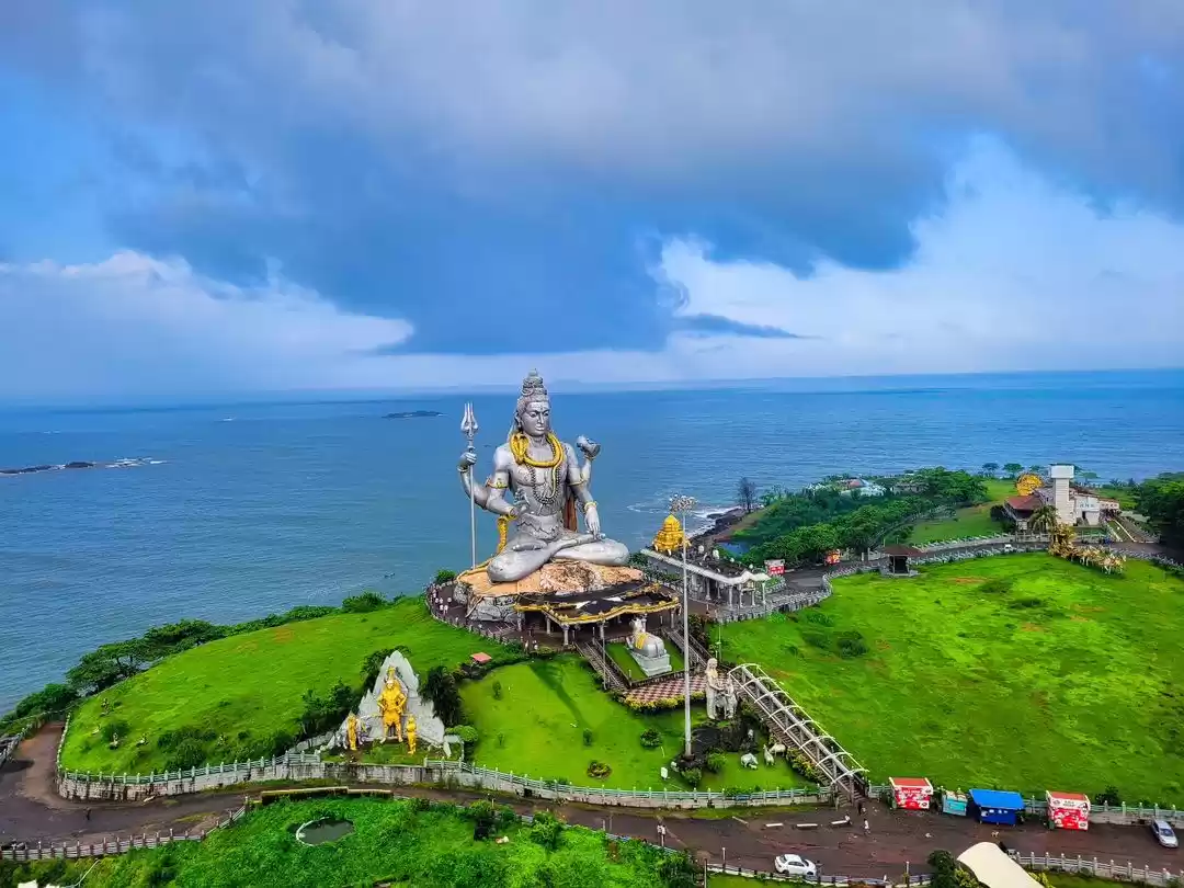 Photo of समुद्र किनारे स्थित 