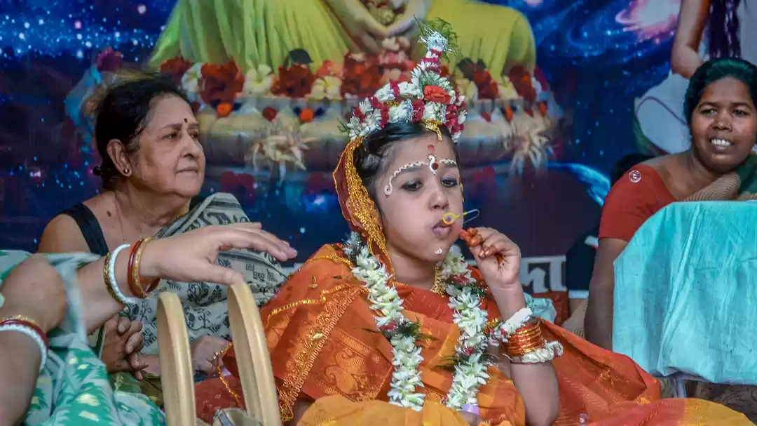 Photo of A little girl awaiti