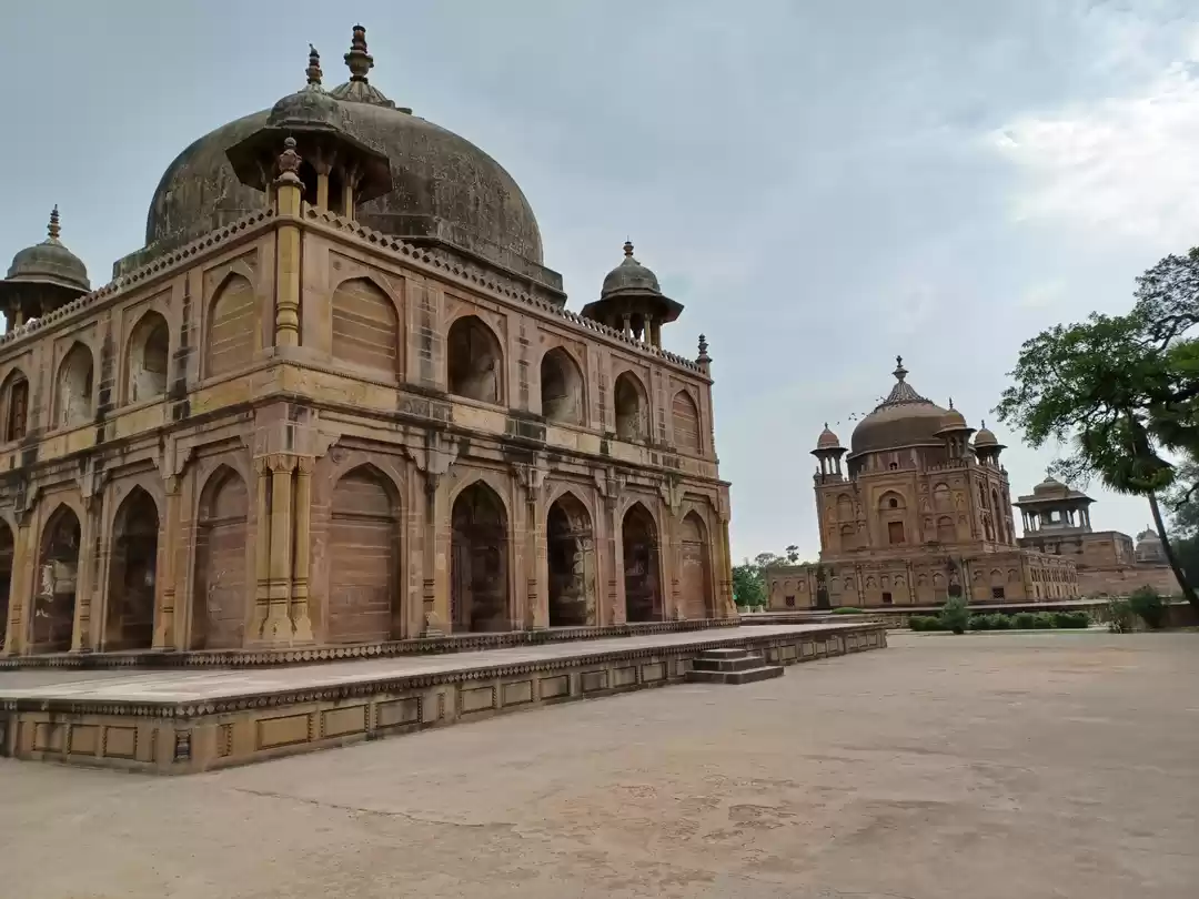 Photo of Khusro Bagh- laying