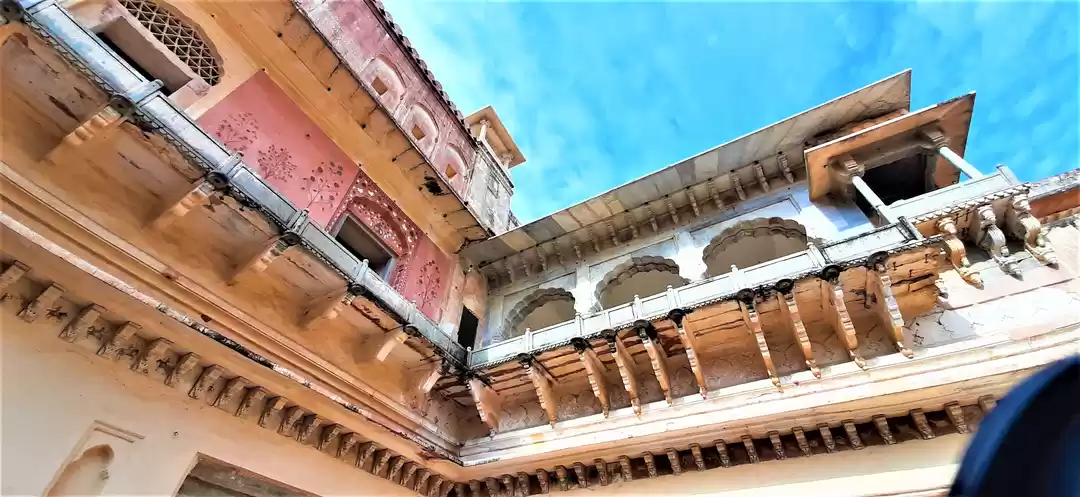 Photo of The mystifying const