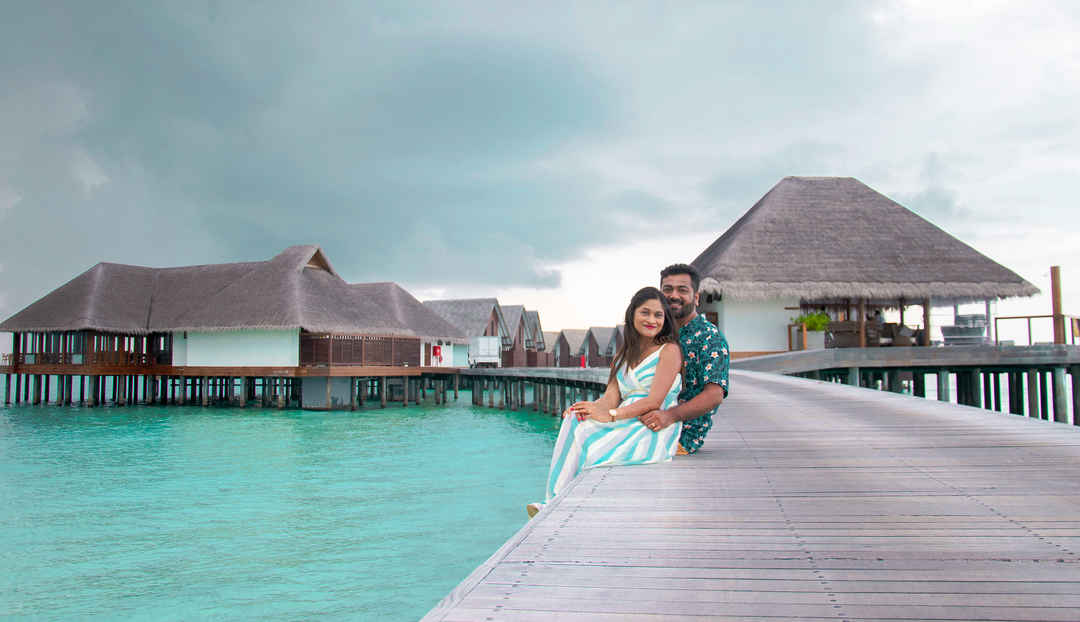 Happy Loving Couple In White Clothes Posing On A Pier On Maldives Stock  Photo, Picture and Royalty Free Image. Image 42805822.