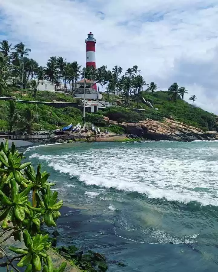 Image of Bathing pilgrims on Kovalam Beach, Bay of Bengal Tamil Nadu,