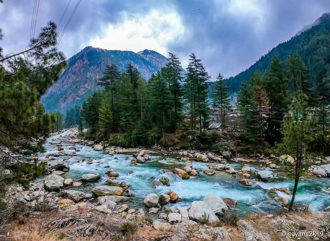 Photo of कसोल: पहाड़ों में बस