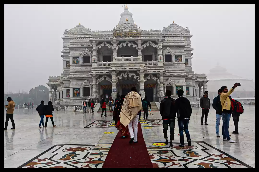 Banke Bihari Temple, Vrindavan, India: View Images, Timing and Reviews | Tripoto