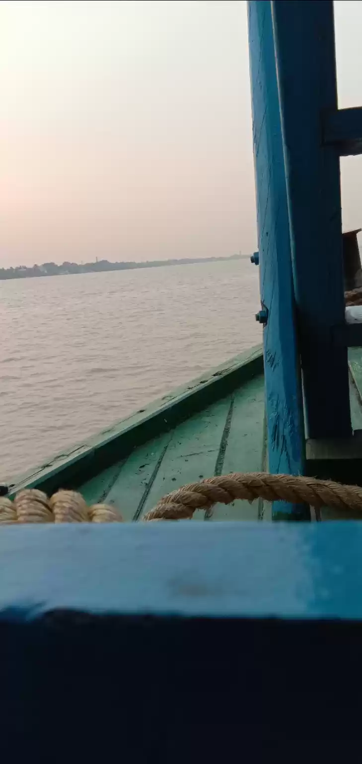 Photo of Through the Hooghly.