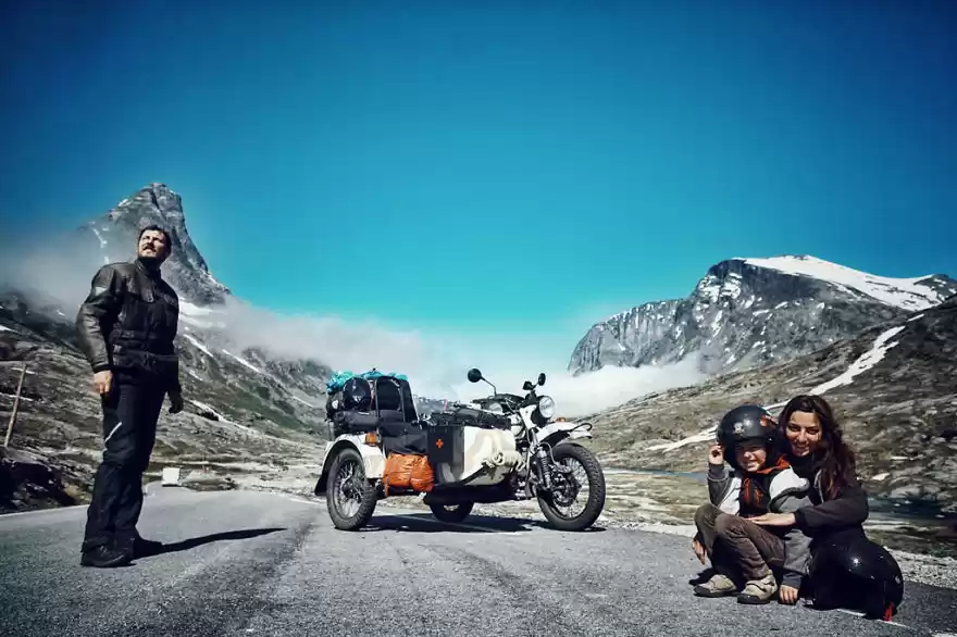 Photo of Couple Travels To 41
