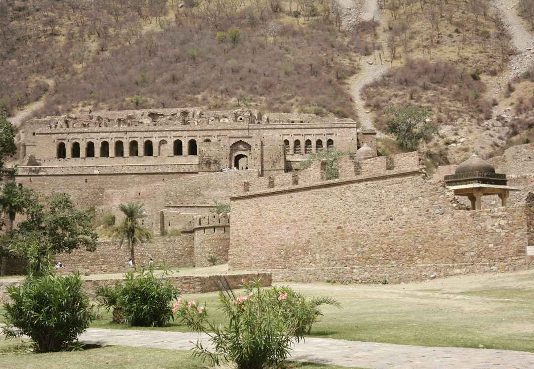 Bhangarh Fort The Unsolved Mystery Tripoto The first legend claims that a king named madho singh raised the bhangarh fort after obtaining due permission from an ascetic named bala nath who lived there. bhangarh fort the unsolved mystery