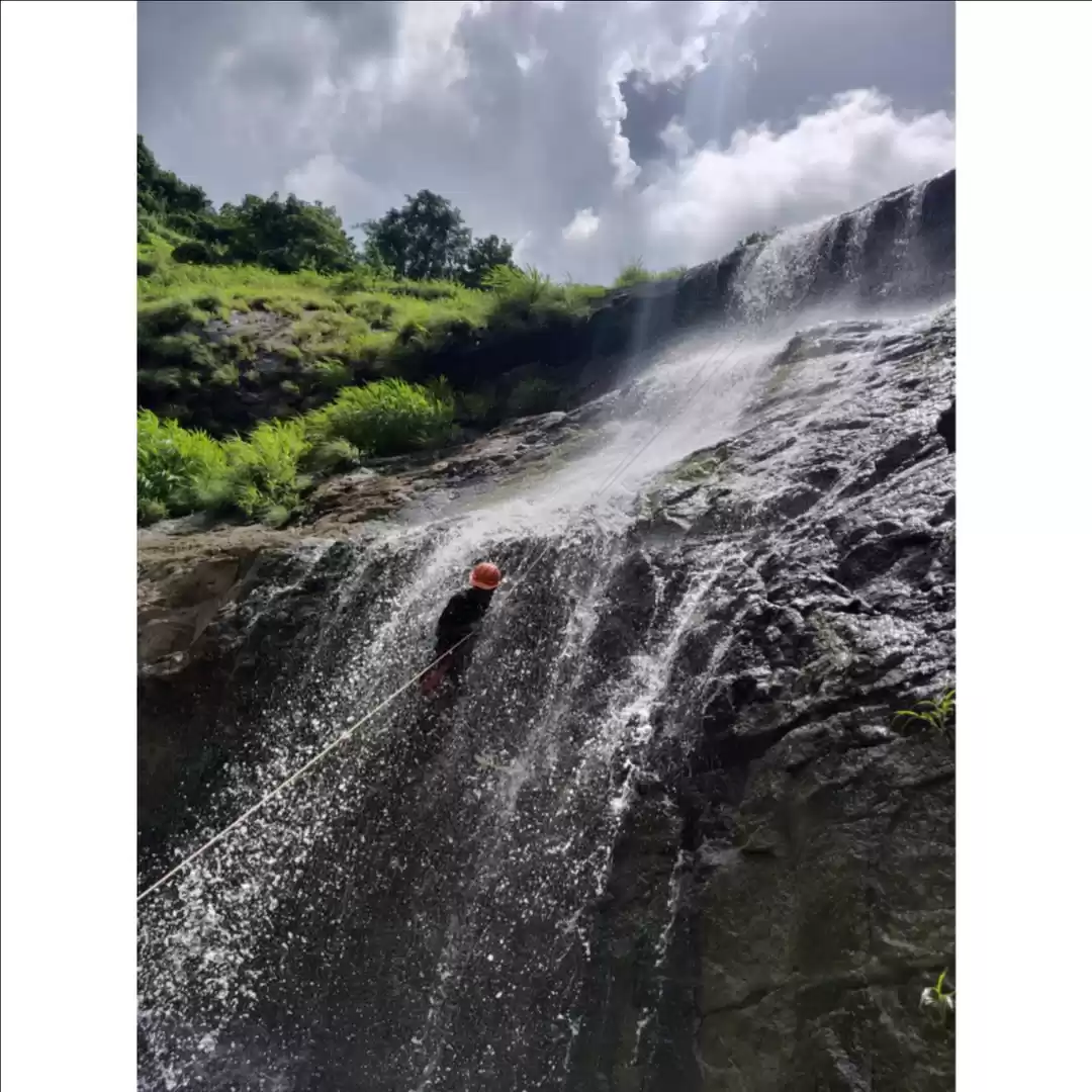 Photo of Waterfall Rappelling