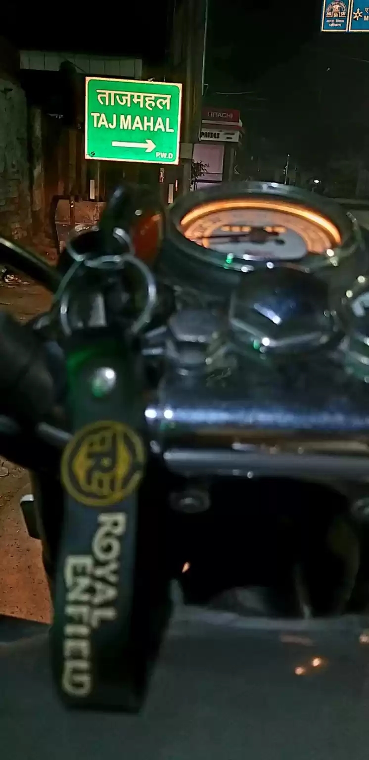 Photo of Midnight couchsurfin