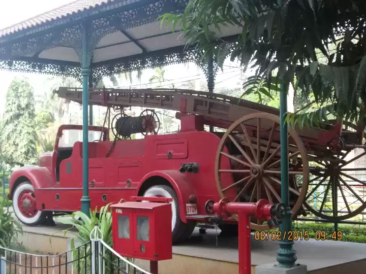 Photo of Vintage Car inside C