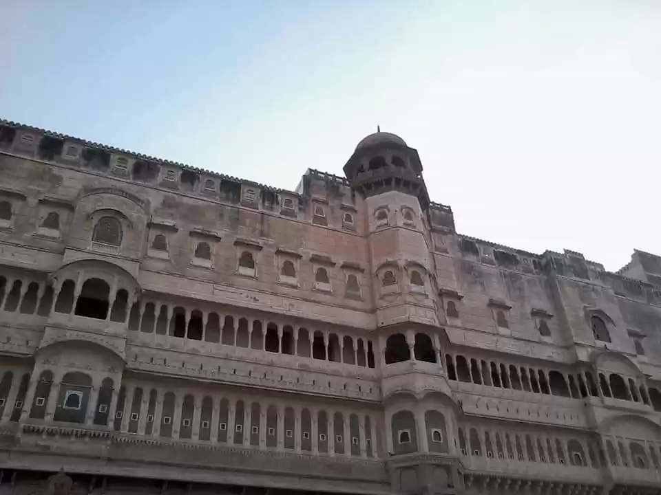 Photo of सोने चांदी से बना रह