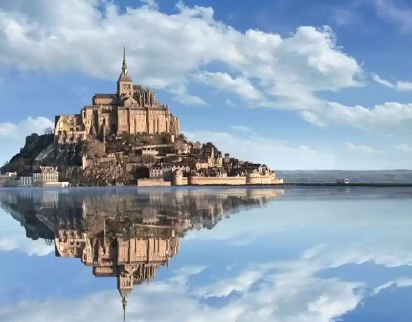 Photo of Fashion Hub and popu