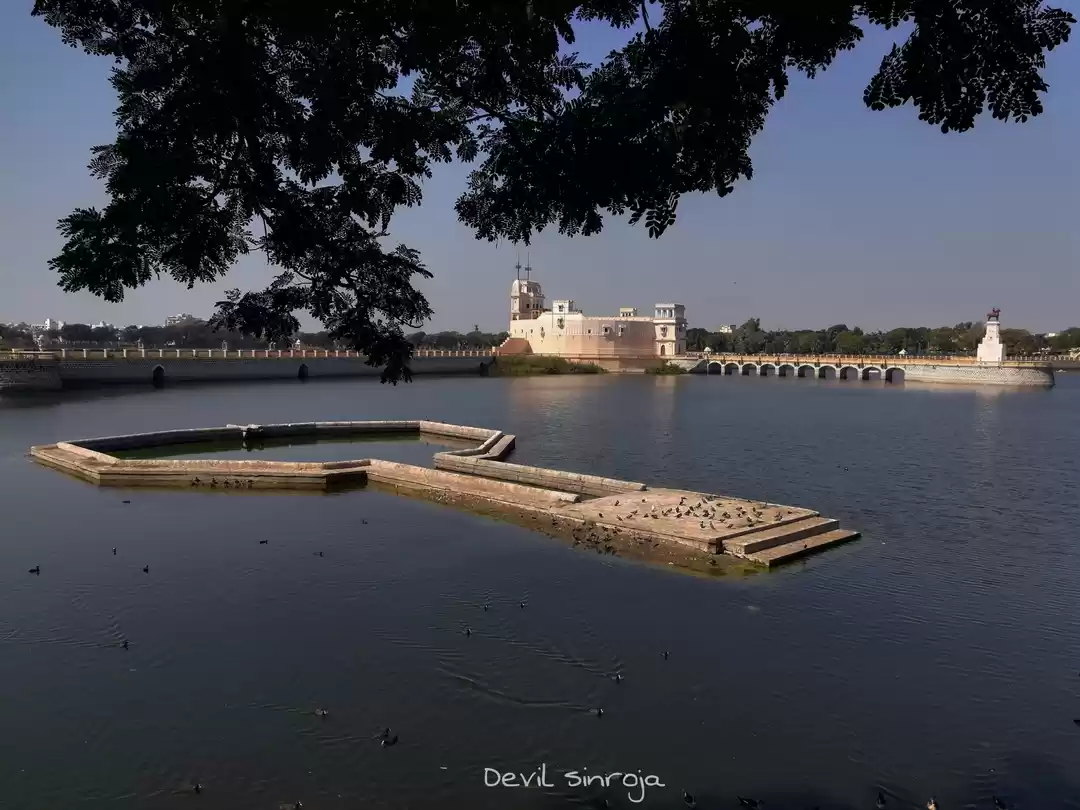 Photo of Lakhota lake and pal