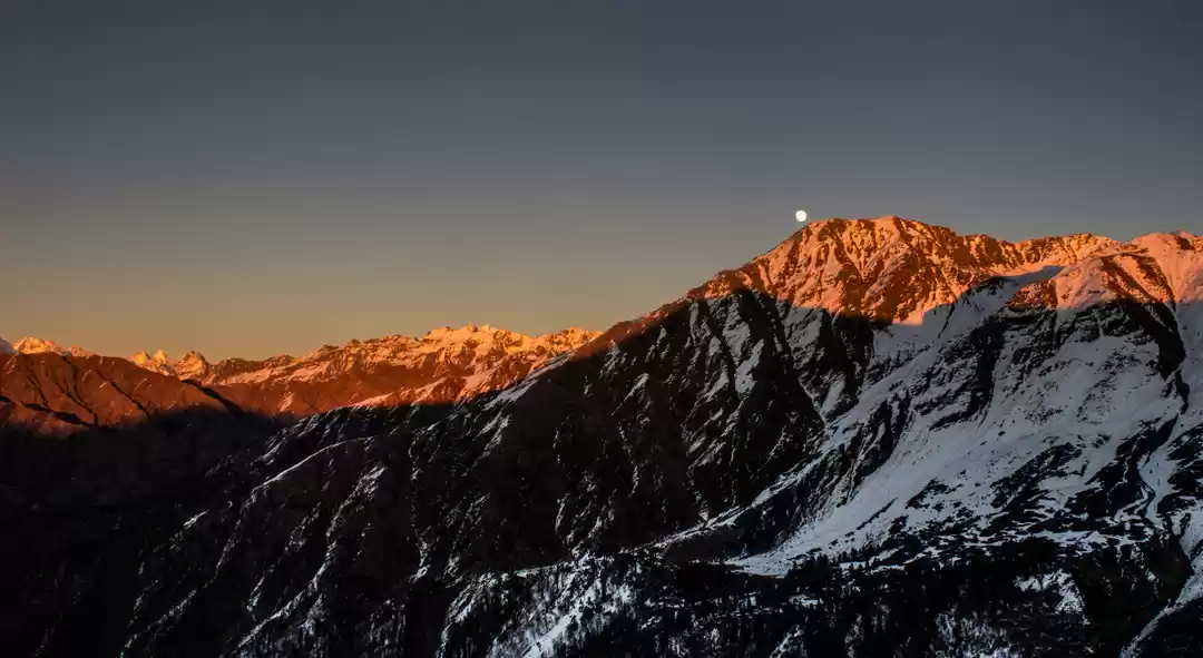 Photo of Trek on a Ridge - Ph