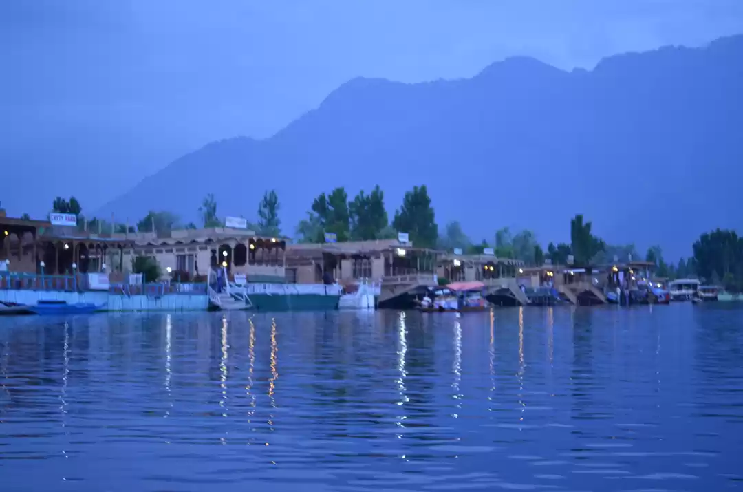Photo of Gar firdaus bar-rue 