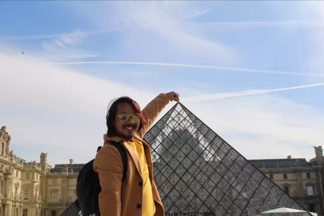 Photo of Louvre Museum!!Need 