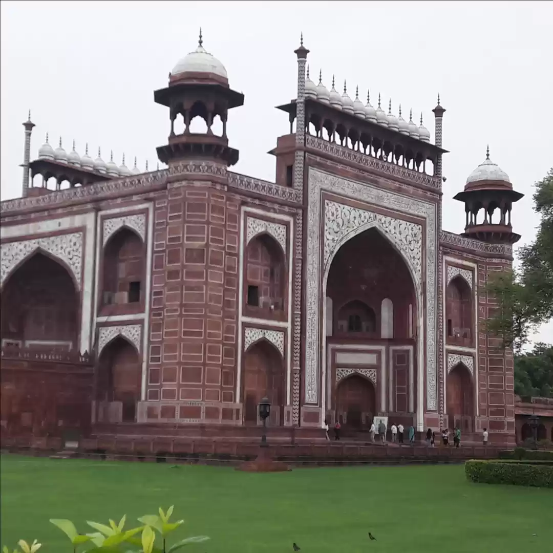 Photo of A magnificent entran