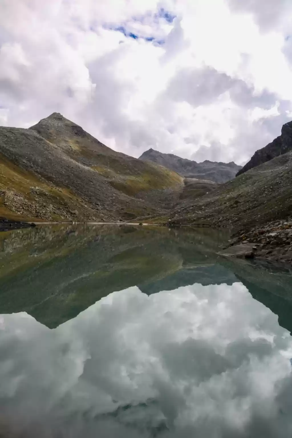 Photo of Trek to Manalsu Lake