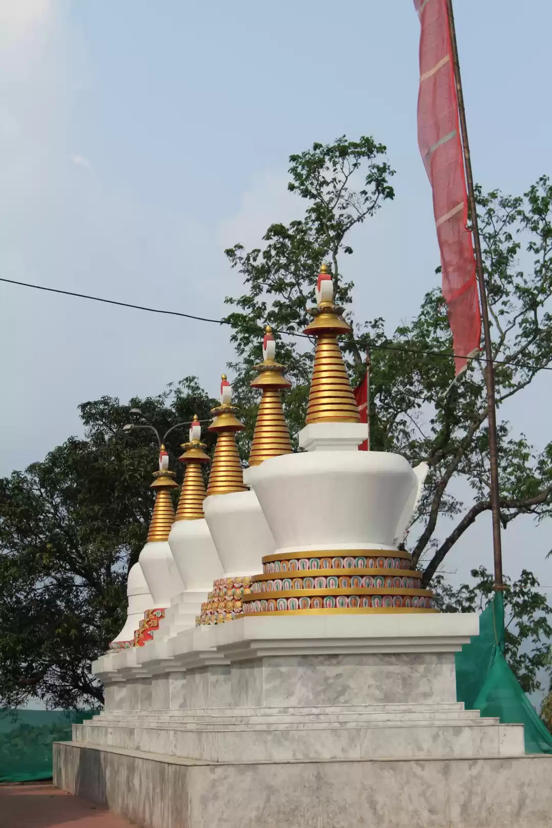 Photo of A TINY PEEK OF PHUEN