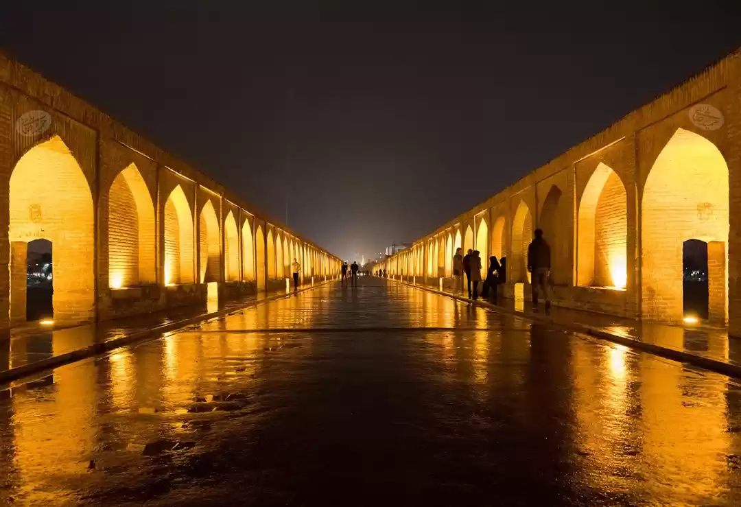 Photo of Si-O-Se Pol Bridge i