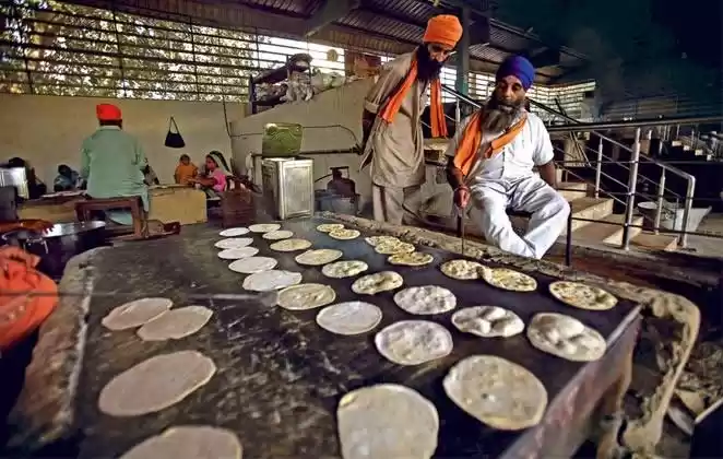 Photo of घूमना भी है और खाना 