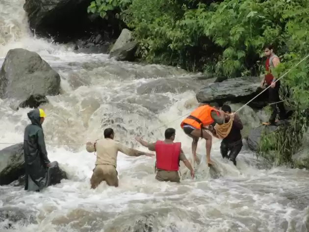 Photo of Travel Warning: Flas