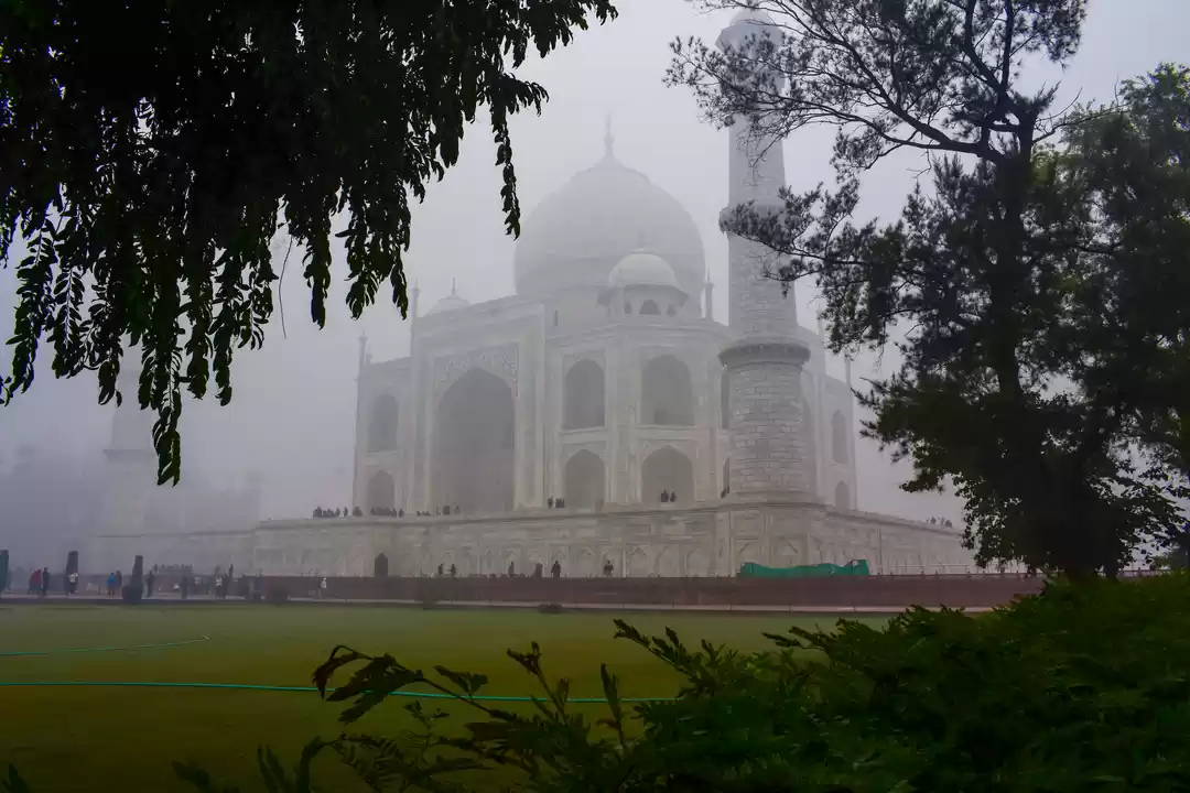 Photo of Taj Mahal, white-bli