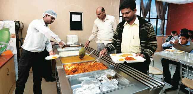 All You Need To Know To Receive Better Catering In Indian Trains Tripoto Rajdhani express commenced its maiden journey from howrah on this day in 1969 with nine vacuum braked coaches built at integral coach factory (icf), perambur, consisting of two ac first class coach. catering in indian trains