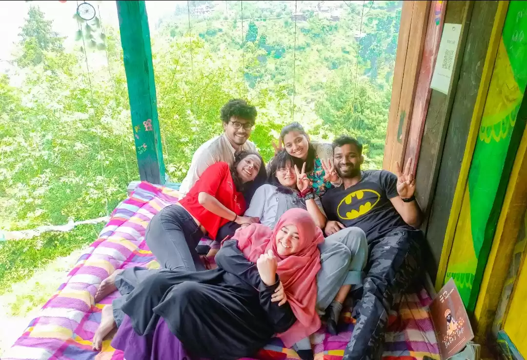 Photo of Artist people