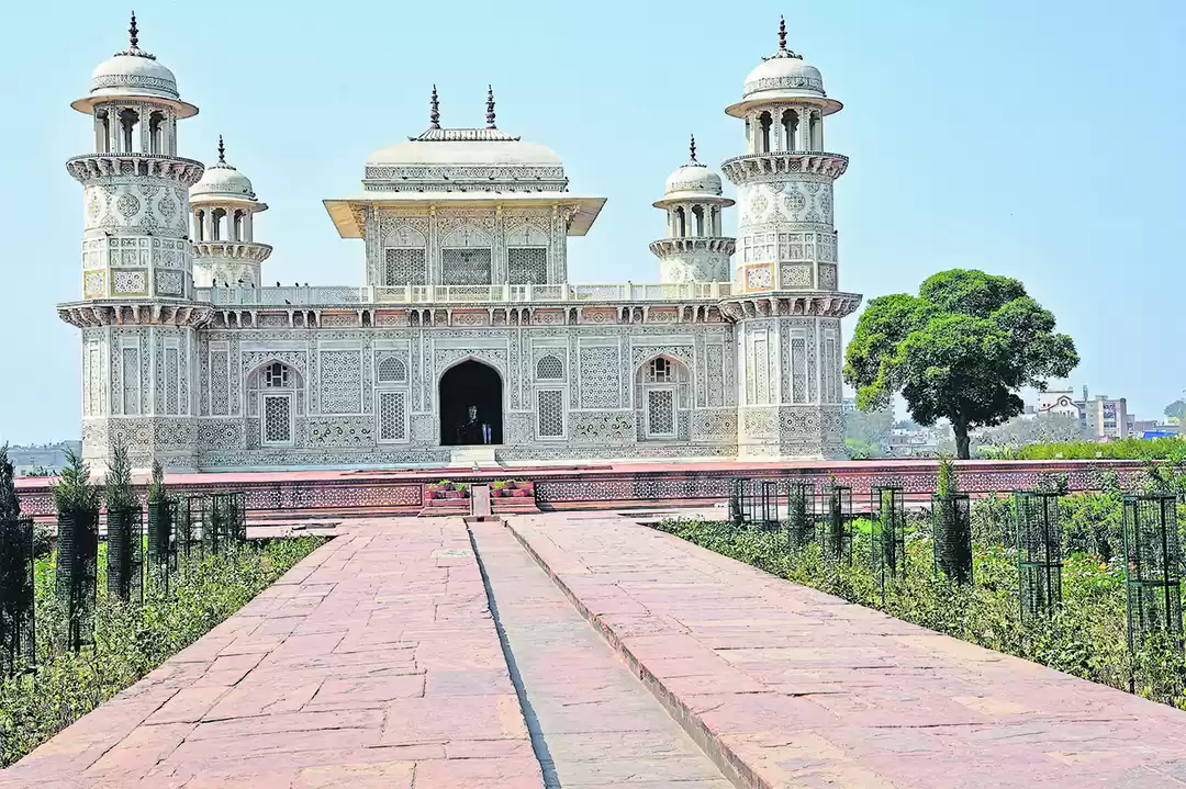 Photo of झरोखों से झांकती आगर