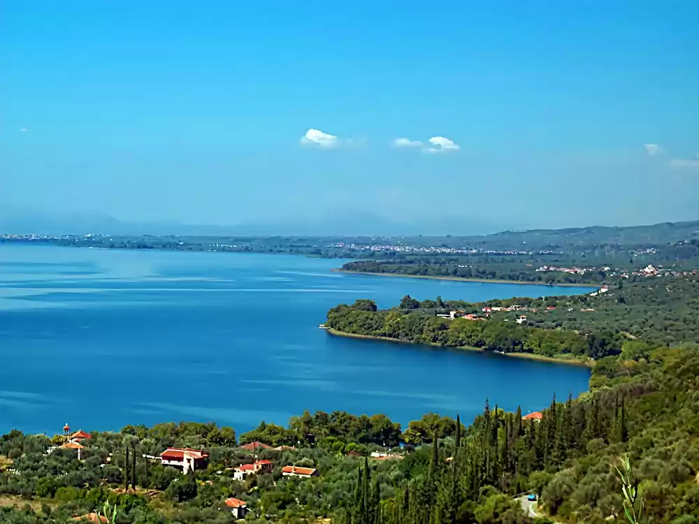 Photo of Lake Trichonida: Fiv