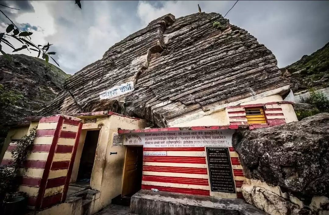 Photo of A cave in India's La