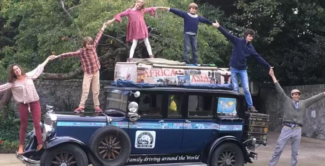 Photo of Argentine Family Tra