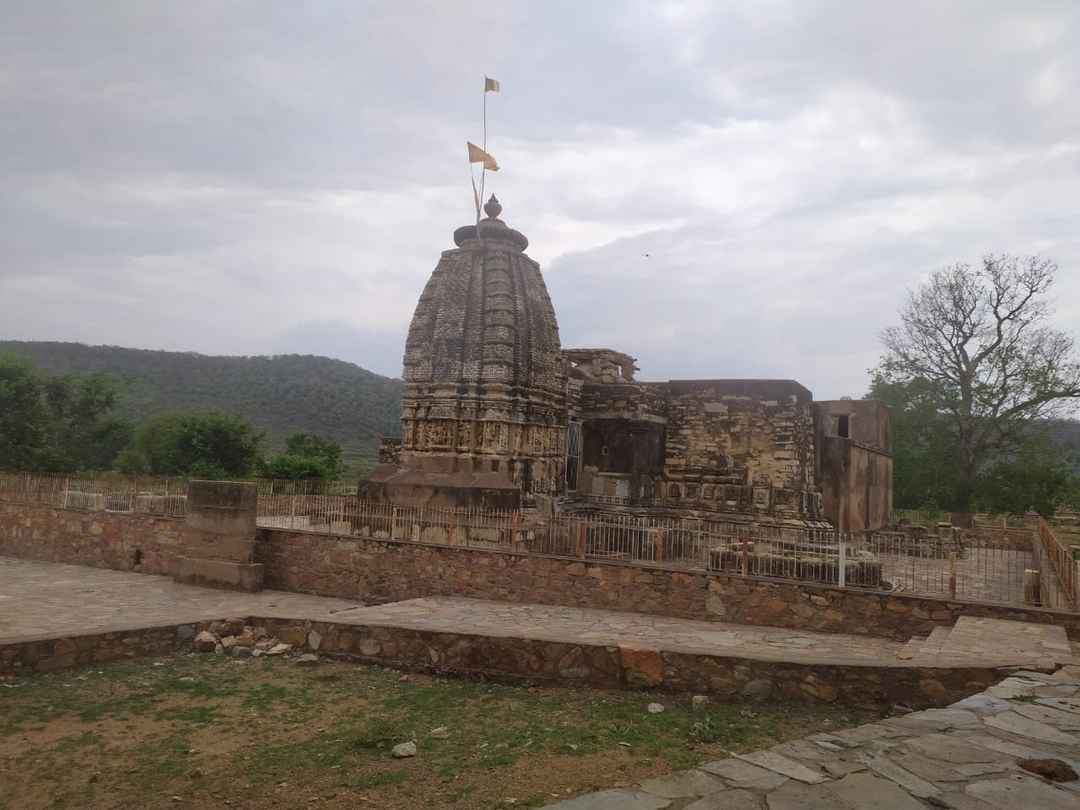 Photo of राजस्थान में भी छुपा है एक खुजराहों, दिल्ली से बस दो घंटे की दूरी पर by Yadav Vishal